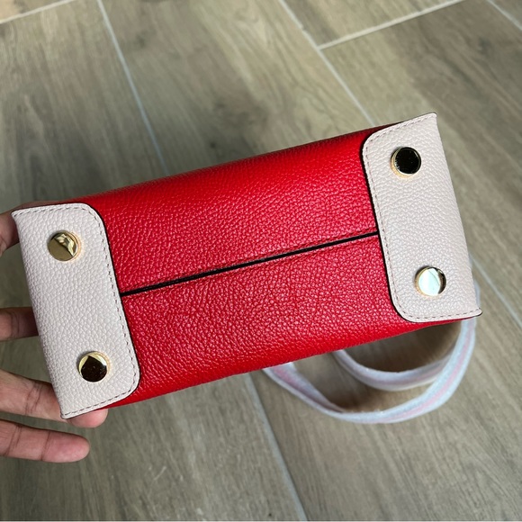 Michael Kors Mercer Medium Messenger Bag - Picture 6 of 8